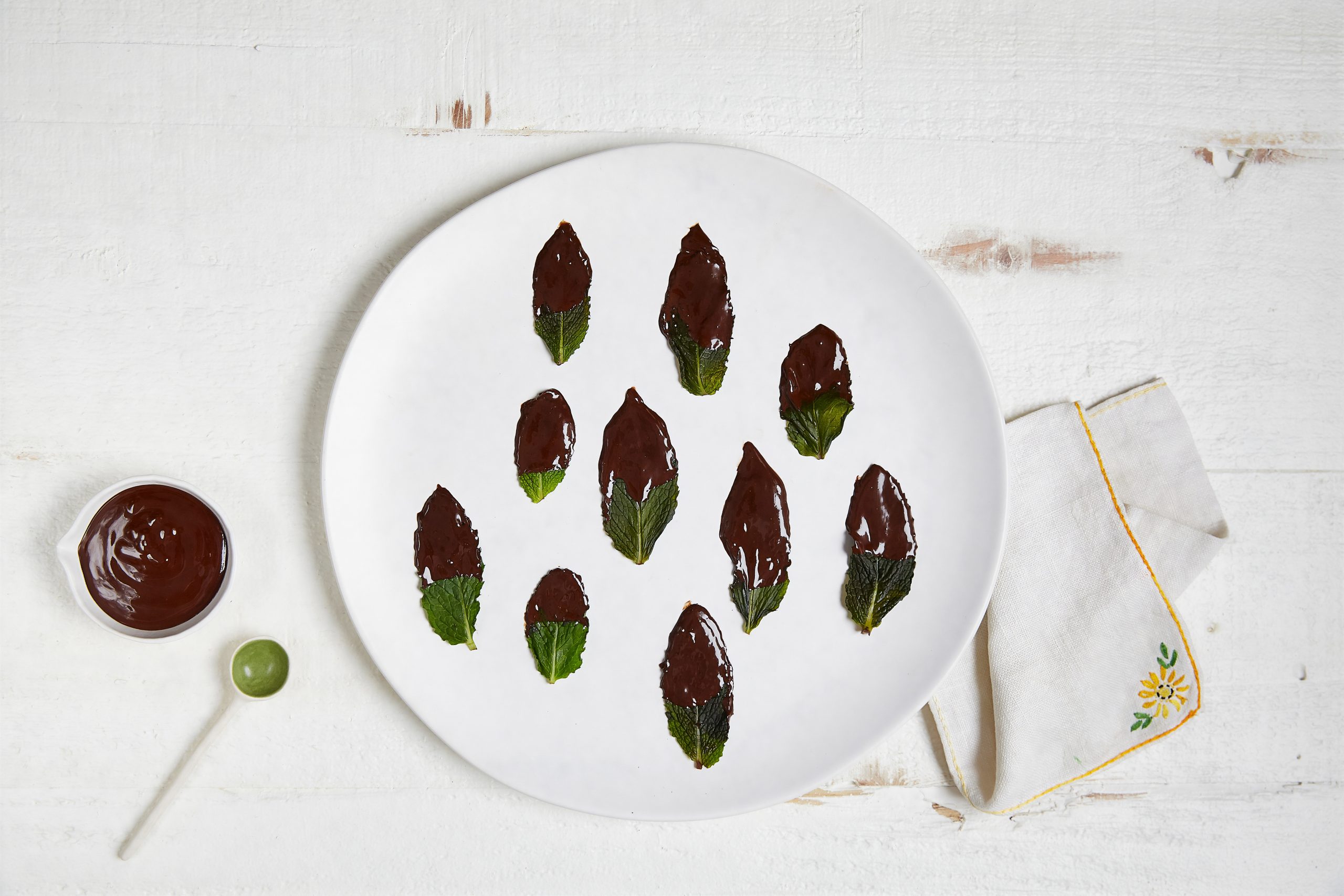 selfmade edible chocolate leaves
